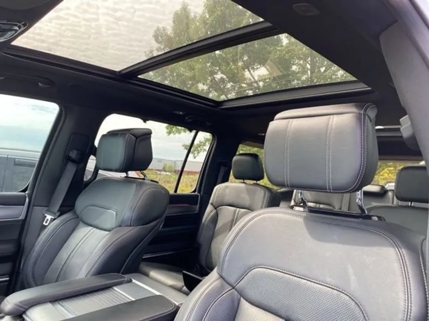 2023 Jeep Grand Wagoneer Base photo 1