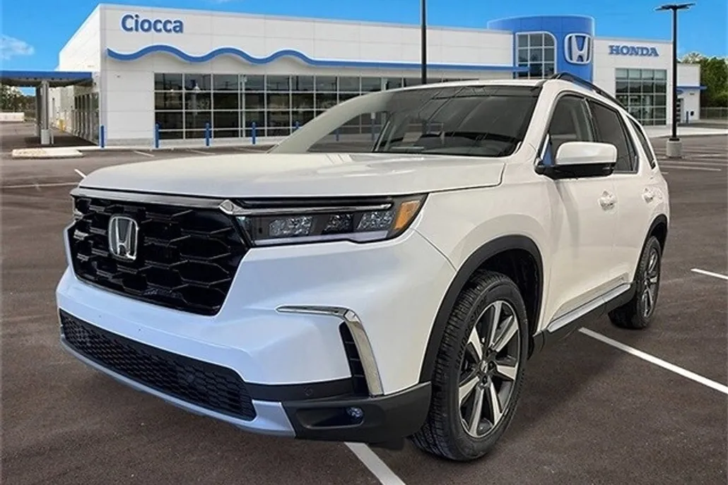 2025 Honda Pilot Touring photo 1