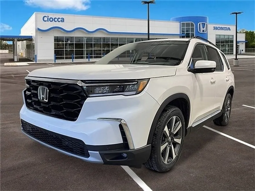 2025 Honda Pilot Touring photo 1