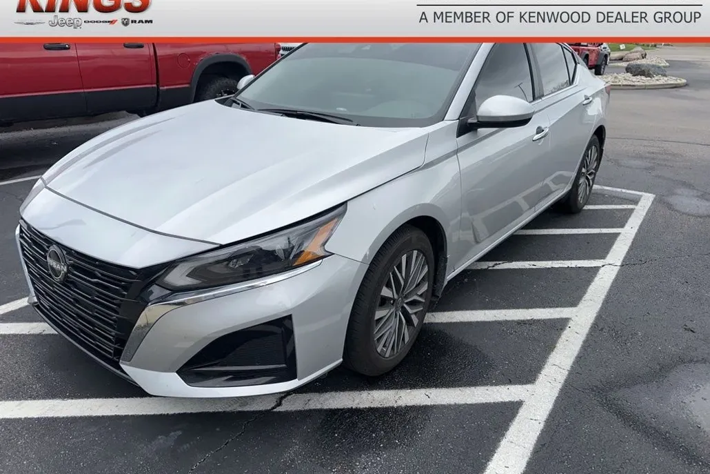 2023 Nissan Altima 2.5 SV photo 1