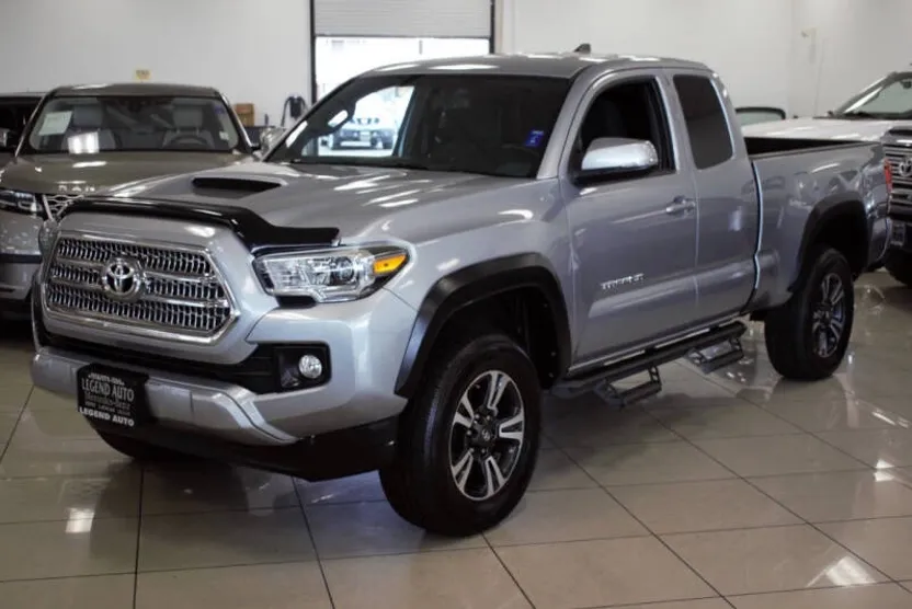 2016 Toyota Tacoma TRD Sport photo 1