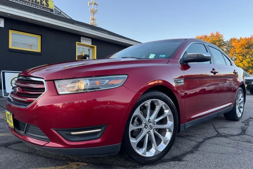 2017 Ford Taurus Limited photo 1