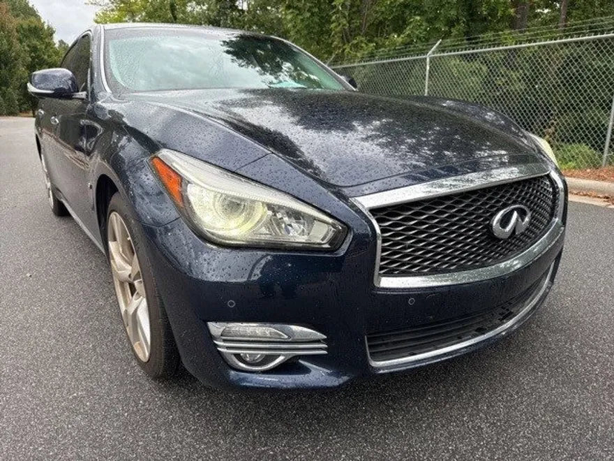 2017 Infiniti Q70L 3.7 photo 1