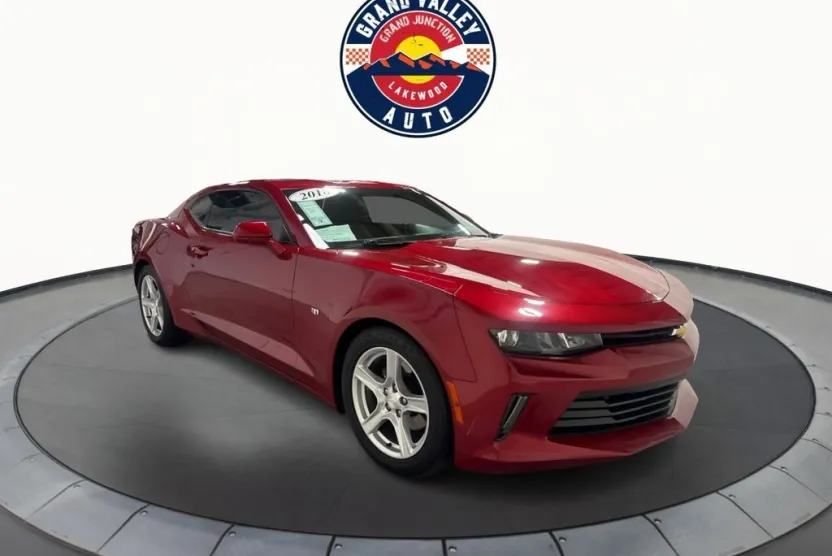 2018 Chevrolet Camaro 1LT photo 1
