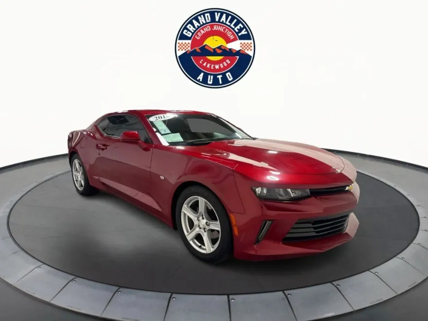 2018 Chevrolet Camaro 1LT photo 1