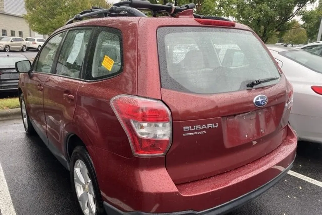 2016 Subaru Forester 2.5i photo 1