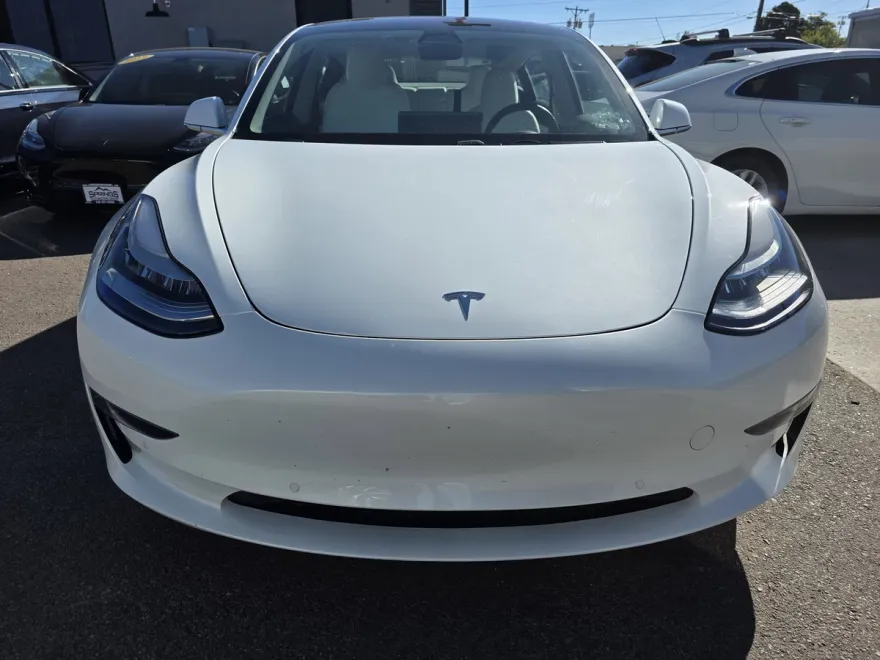 2018 Tesla Model 3 Long Range photo 1