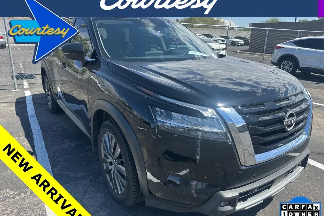 2022 Nissan Pathfinder SL photo 1