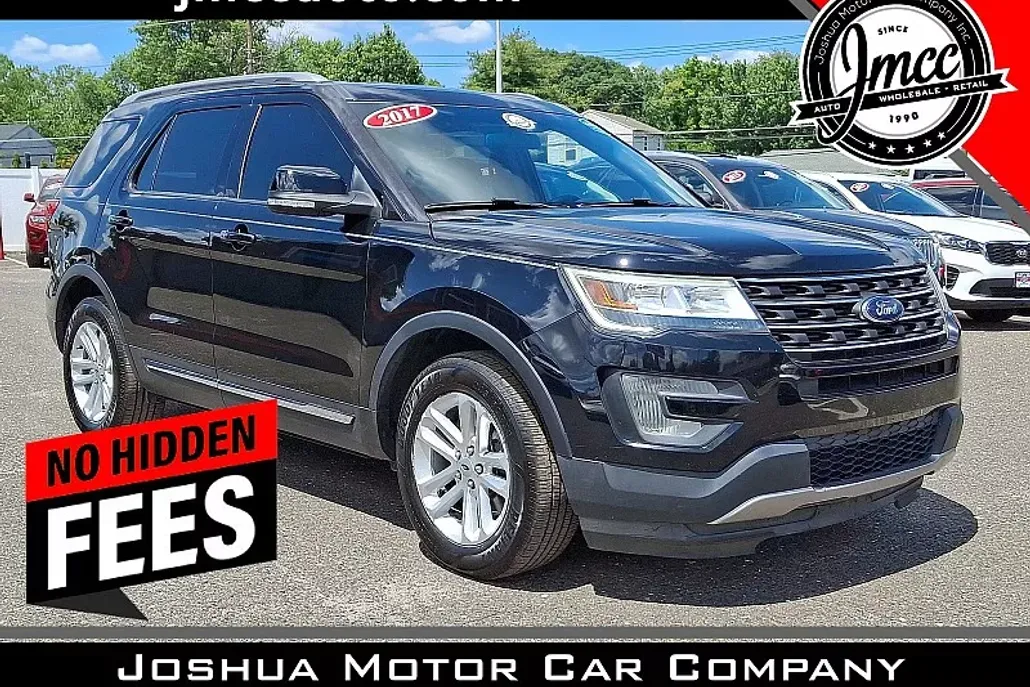 2017 Ford Explorer XLT photo 1