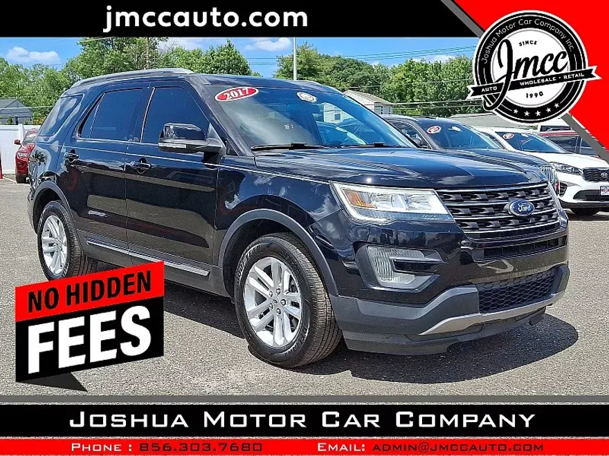 2017 Ford Explorer XLT photo 1