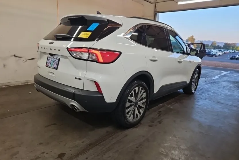 2020 Ford Escape Titanium Hybrid photo 1
