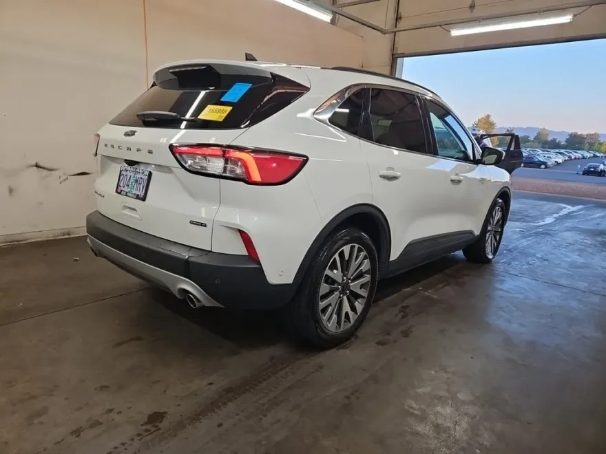 2020 Ford Escape Titanium Hybrid photo 1