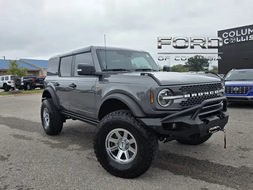 2025 Ford Bronco Badlands photo 1