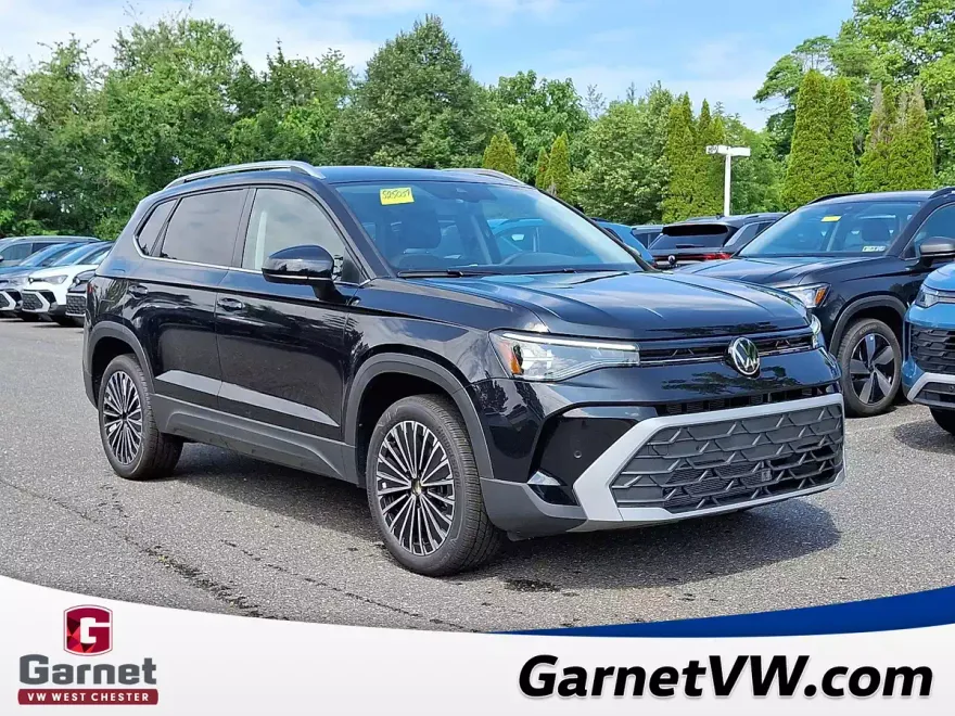 2025 Volkswagen Taos SE photo 1