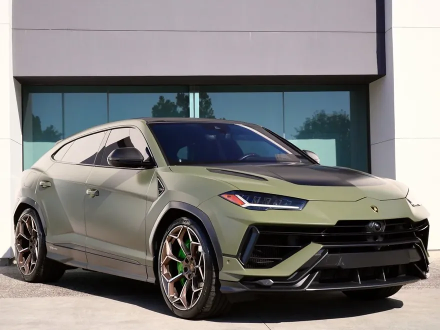 2024 Lamborghini Urus Performante photo 1