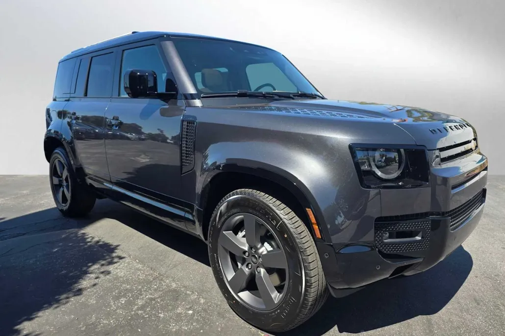 2025 Land Rover Defender 110 X-Dynamic SE photo 1