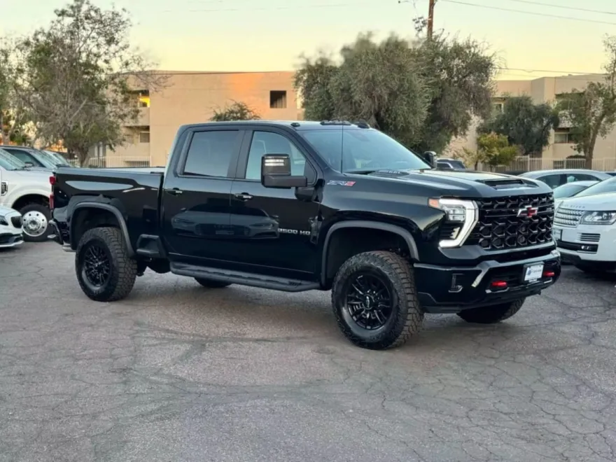 2024 Chevrolet Silverado 2500HD ZR2 photo 1
