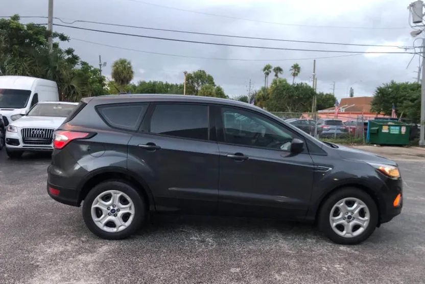 2017 Ford Escape S photo 1
