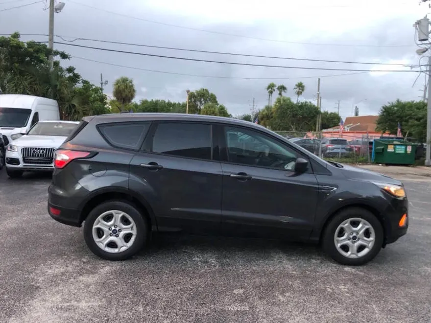 2017 Ford Escape S photo 1