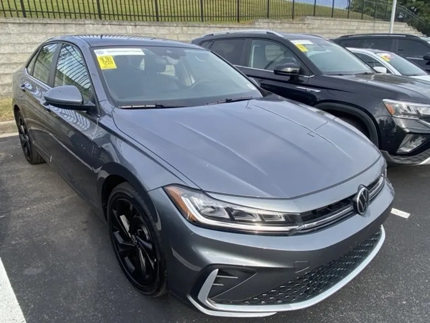 2025 Volkswagen Jetta 1.5T SE photo 1