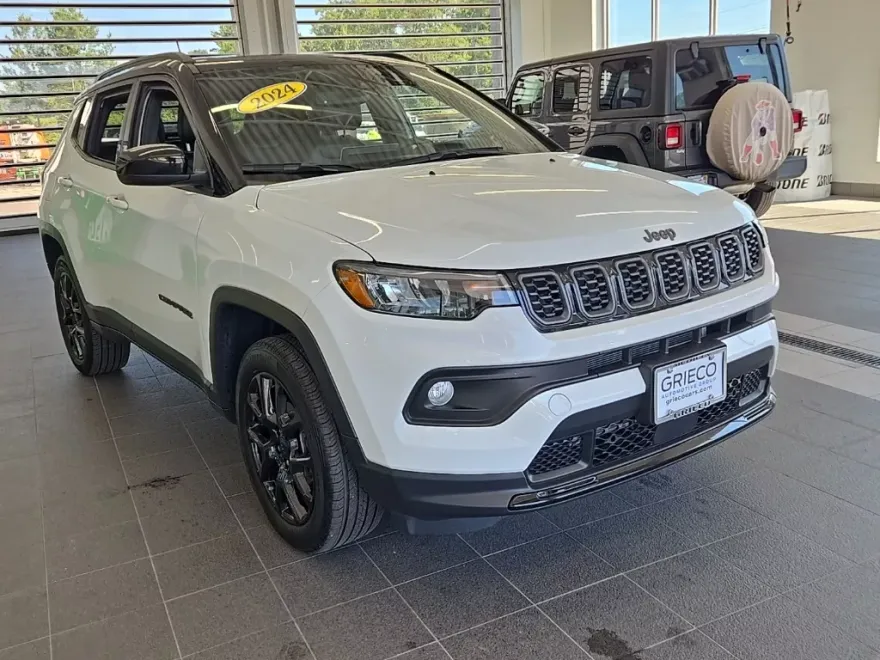 2024 Jeep Compass Latitude photo 1