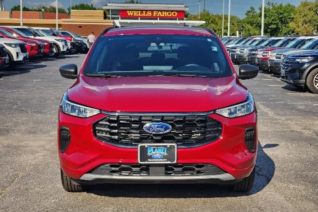 2024 Ford Escape ST-Line photo 1