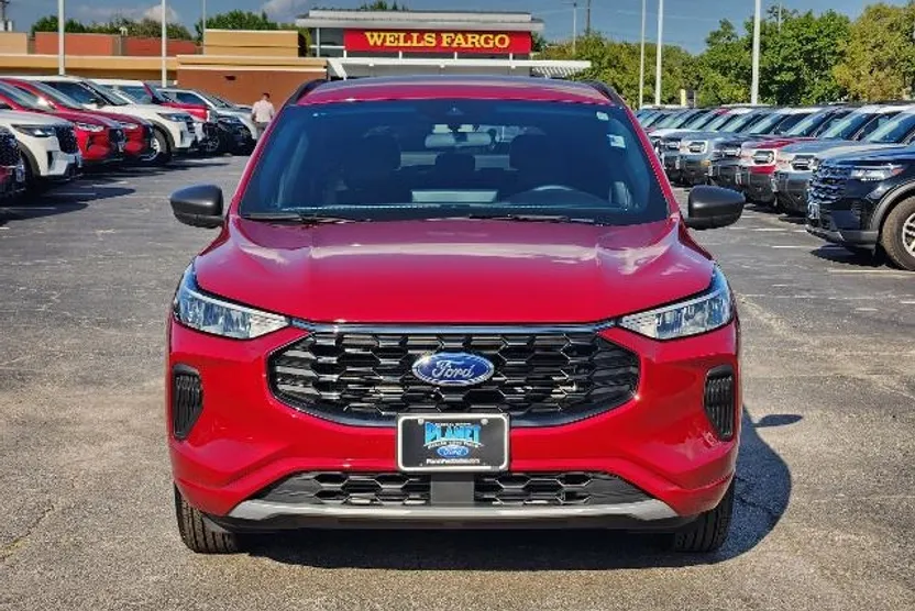 2024 Ford Escape ST-Line photo 1
