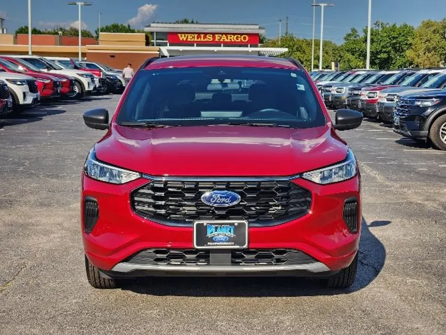 2024 Ford Escape ST-Line photo 1