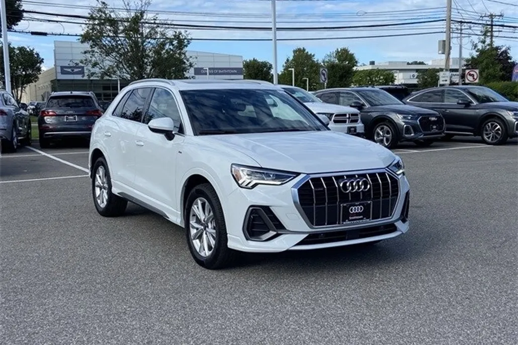 2025 Audi Q3 45 TFSI S line Premium photo 1