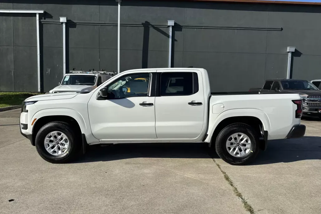 2025 Nissan Frontier S photo 1