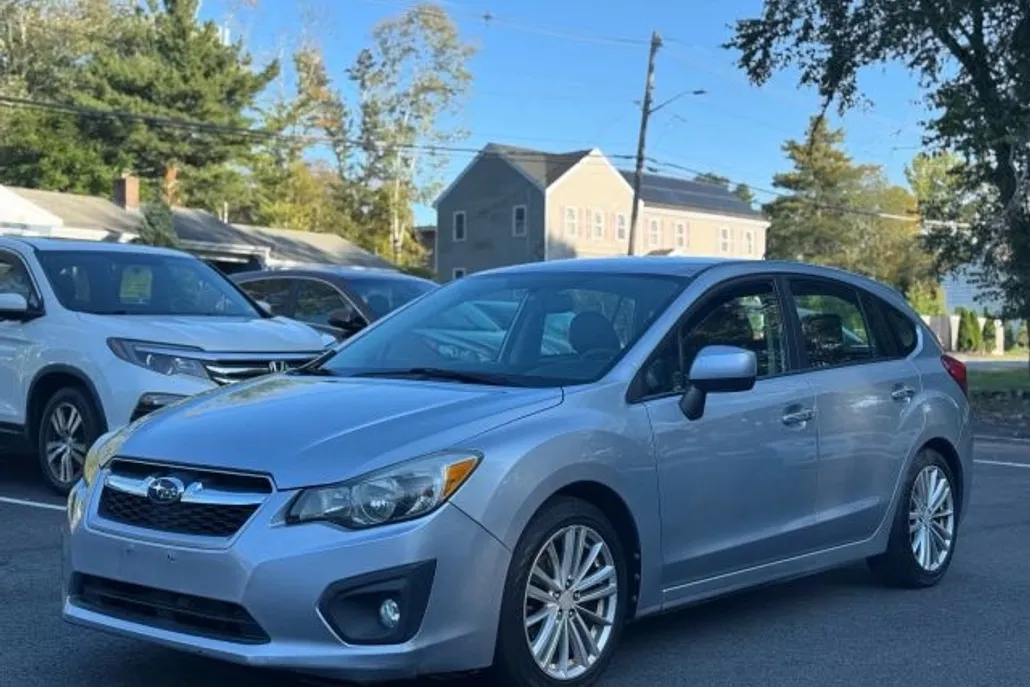 2012 Subaru Impreza 2.0i Limited photo 1