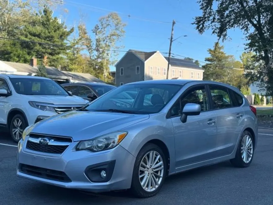 2012 Subaru Impreza 2.0i Limited photo 1