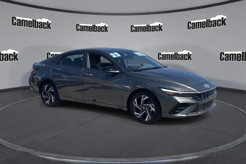 2025 Hyundai Elantra SEL Sport photo 1