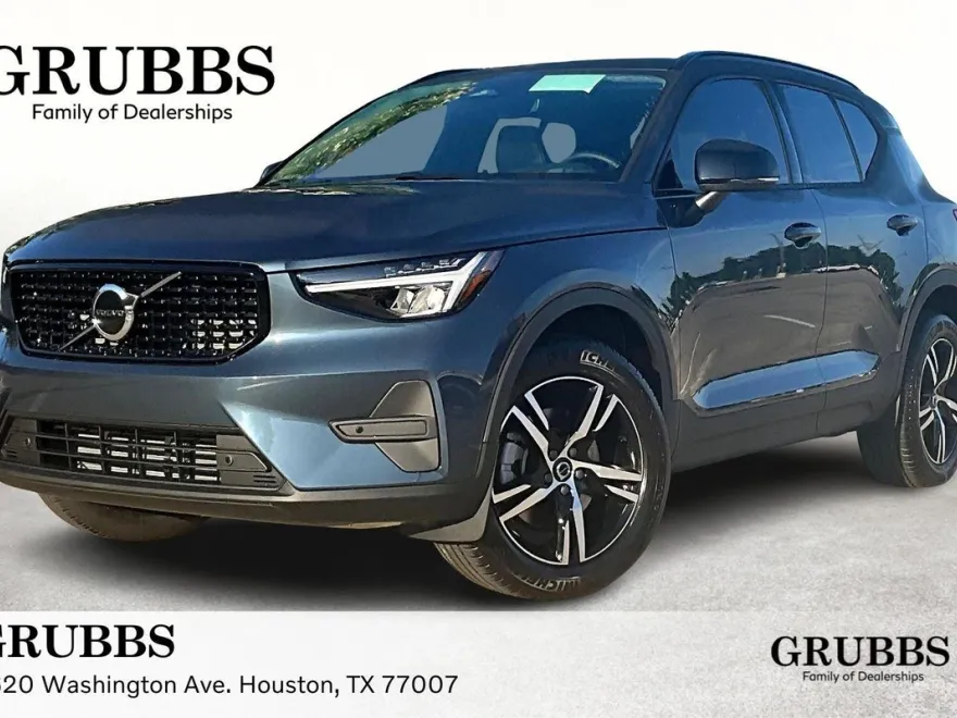 2026 Volvo XC40 Core photo 1
