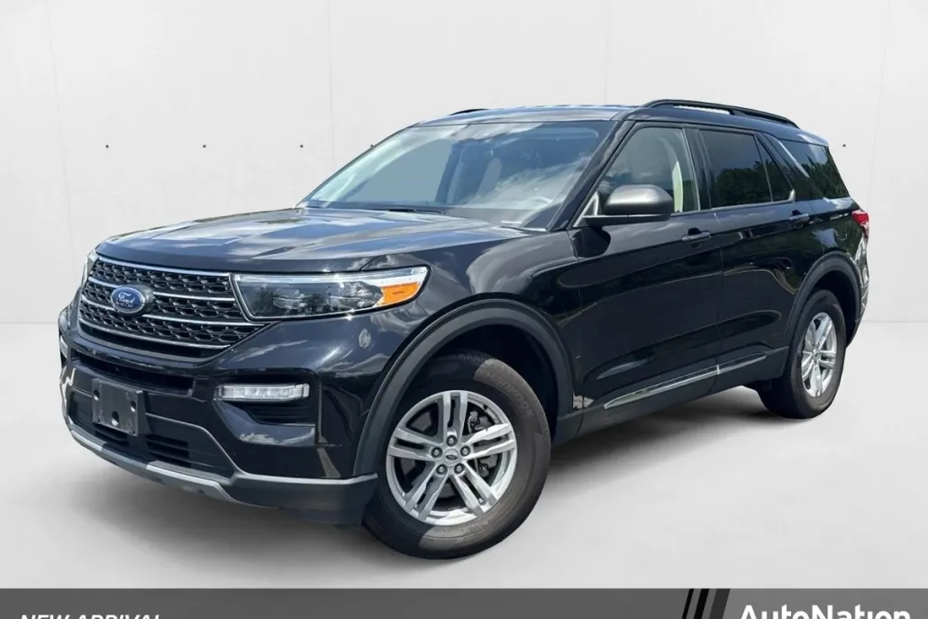 2024 Ford Explorer XLT photo 1
