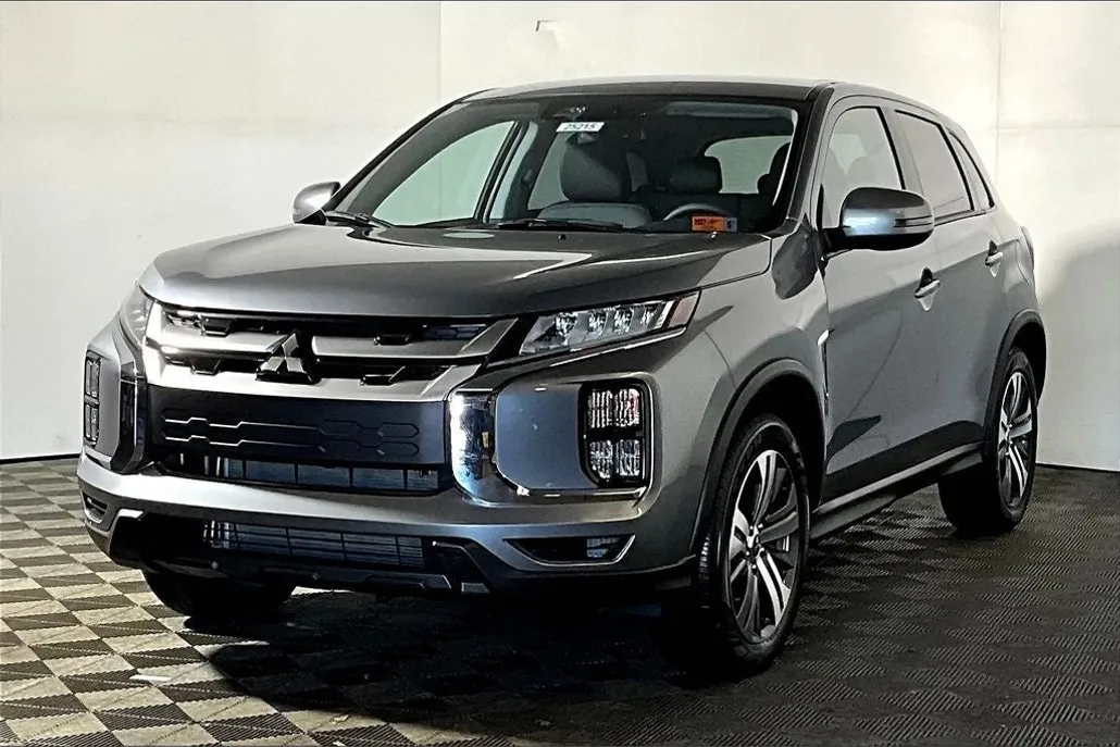 2025 Mitsubishi Outlander Sport SE photo 1