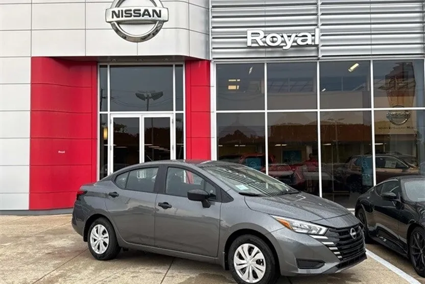 2025 Nissan Versa 1.6 S photo 1