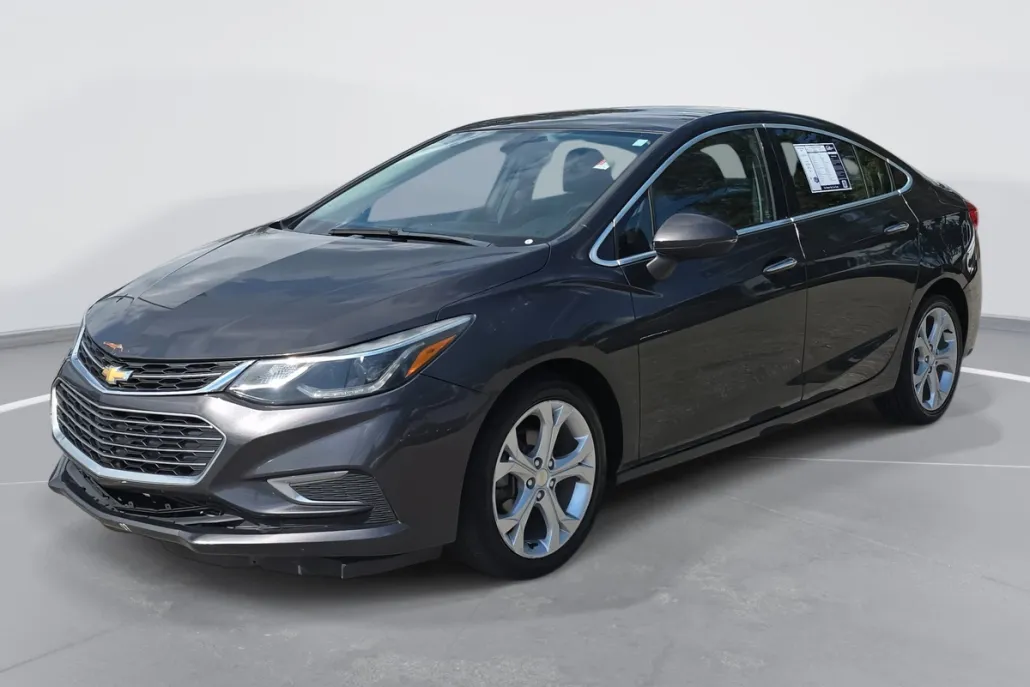 2017 Chevrolet Cruze Premier photo 1