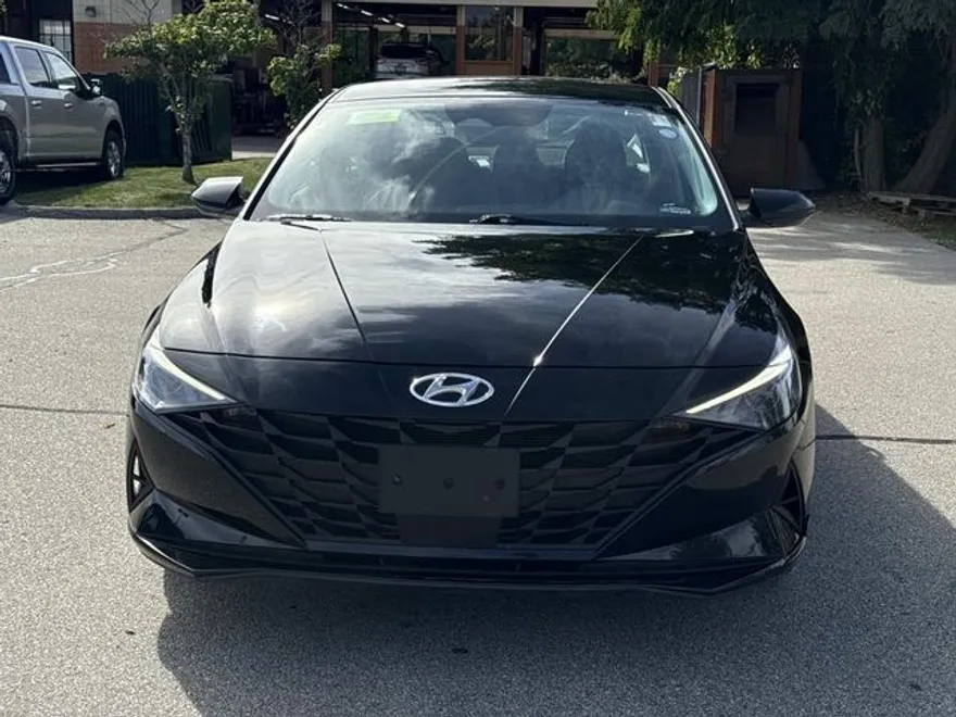 2023 Hyundai Elantra SEL photo 1