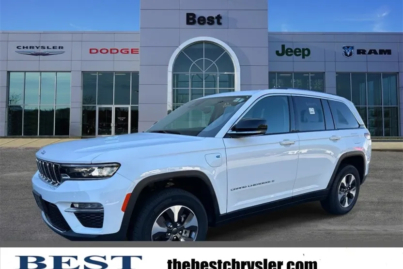 2023 Jeep Cherokee Base photo 1