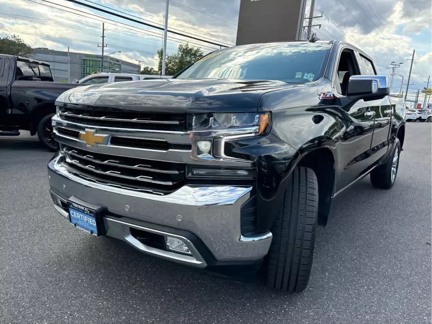 2022 Chevrolet Silverado 1500 LTZ photo 1