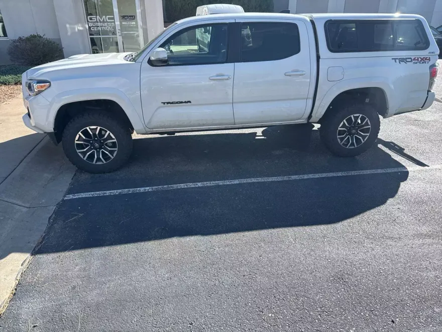 2021 Toyota Tacoma TRD Sport V6 photo 1