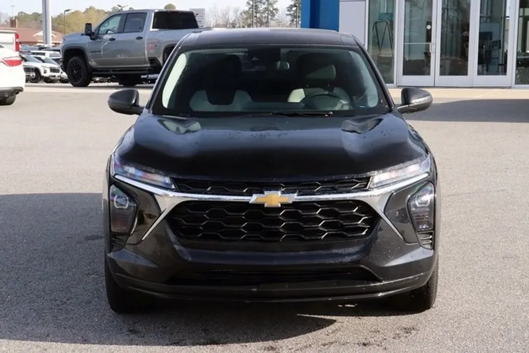 2024 Chevrolet Trax LS photo 1