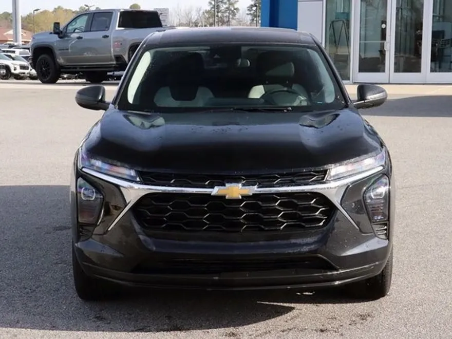 2024 Chevrolet Trax LS photo 1