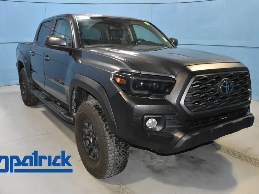 2022 Toyota Tacoma SR5 Double Cab photo 1