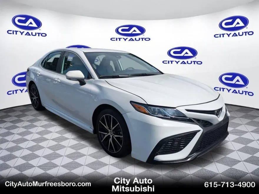 2023 Toyota Camry SE photo 1