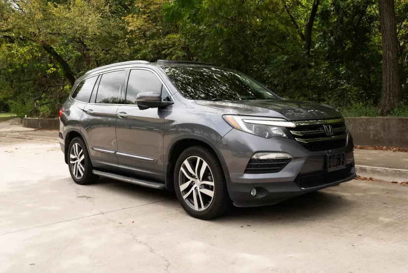 2017 Honda Pilot Touring photo 1