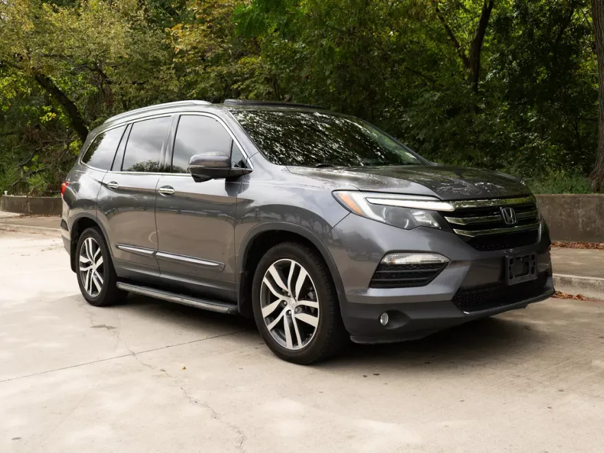 2017 Honda Pilot Touring photo 1