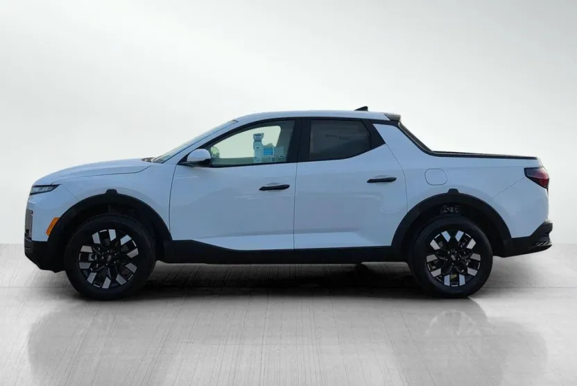 2025 Hyundai Santa Cruz SE photo 1