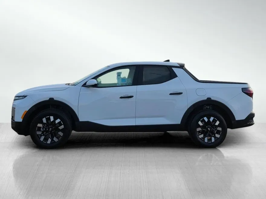 2025 Hyundai Santa Cruz SE photo 1